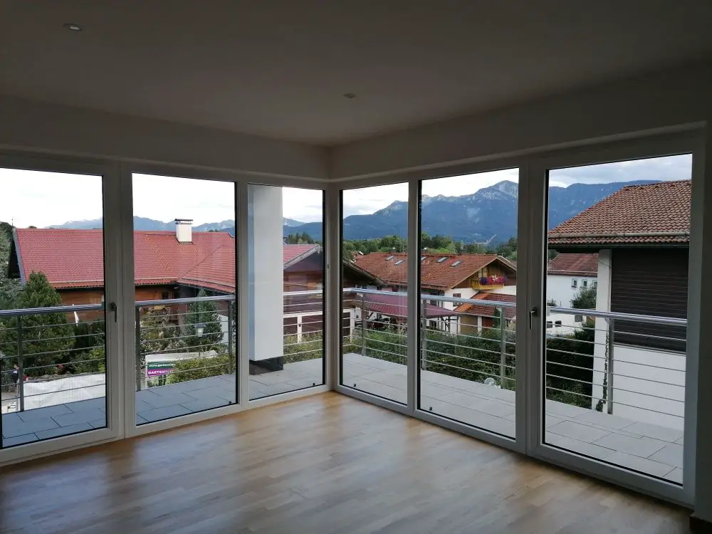Essbereich / Balkon -- NEUBAU! Exklusive 4 - Zimmer Maisonette Wohnung mit Balkon in Murnau