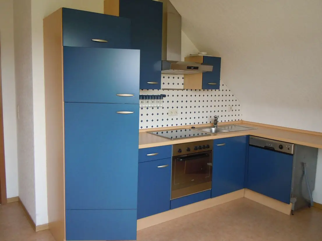 Küche1 -- Helle, freundliche Dachgeschosswohnung, 3 ZKB, Balkon u. Tageslichtbad in Hochstetten-Dhaun