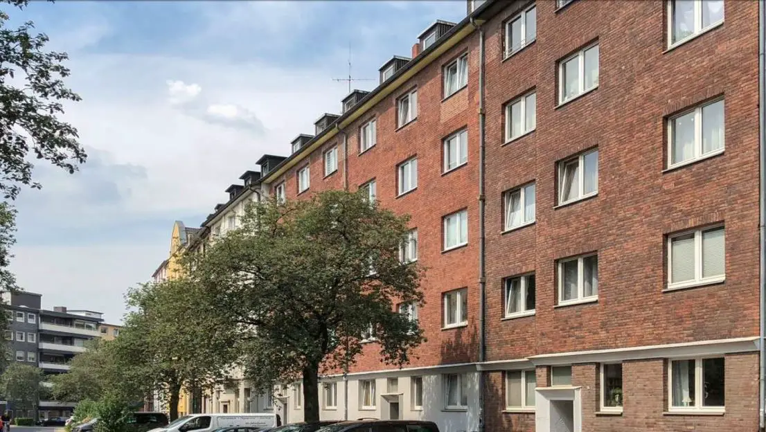 1Outside -- Stilvolle, modernisierte 2-Zimmer-DG-Wohnung mit Einbauküche in bester Lage Düsseldorf