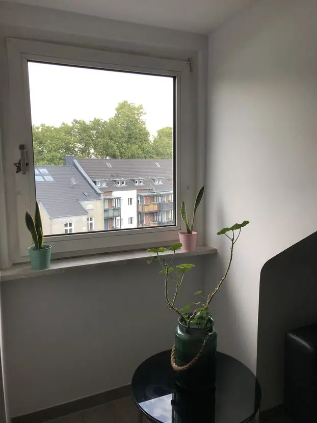 9Views -- Stilvolle, modernisierte 2-Zimmer-DG-Wohnung mit Einbauküche in bester Lage Düsseldorf