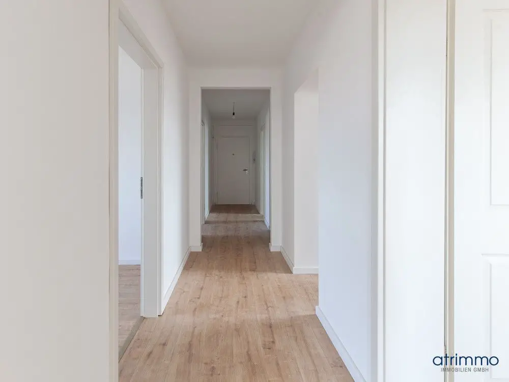 Diele -- Sanierte und barrierefreie 4-Zimmer-Wohnung mit Südbalkon und Weitblick in Rheinnähe