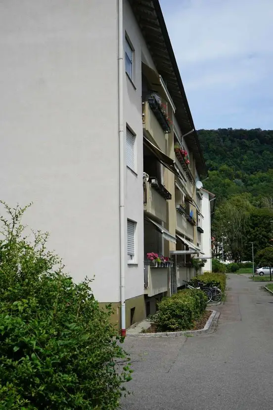 Hausansicht -- Helle 3-Zimmer-Wohnung mit 2 Balkonen in Grenzach-Wyhlen