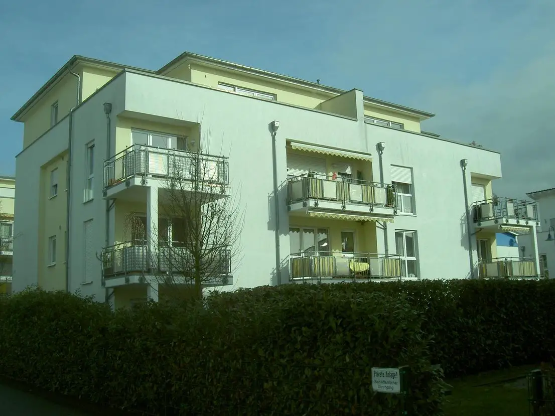 Hausansicht -- Moderne 3-Zimmer-Wohnung mit Südbalkon und Tageslicht-Bad in beliebter Lage von Schierstein