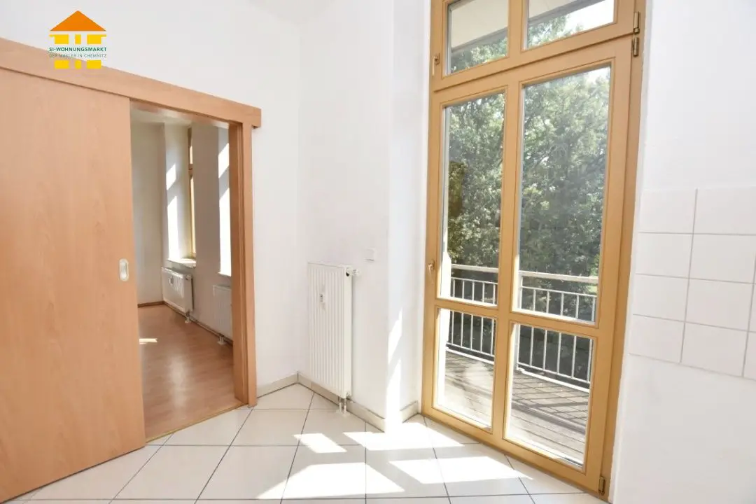 Küche -- TOP Single-Wohnung mit Balkon / Aufzug / Blick auf den Schloßteich /
