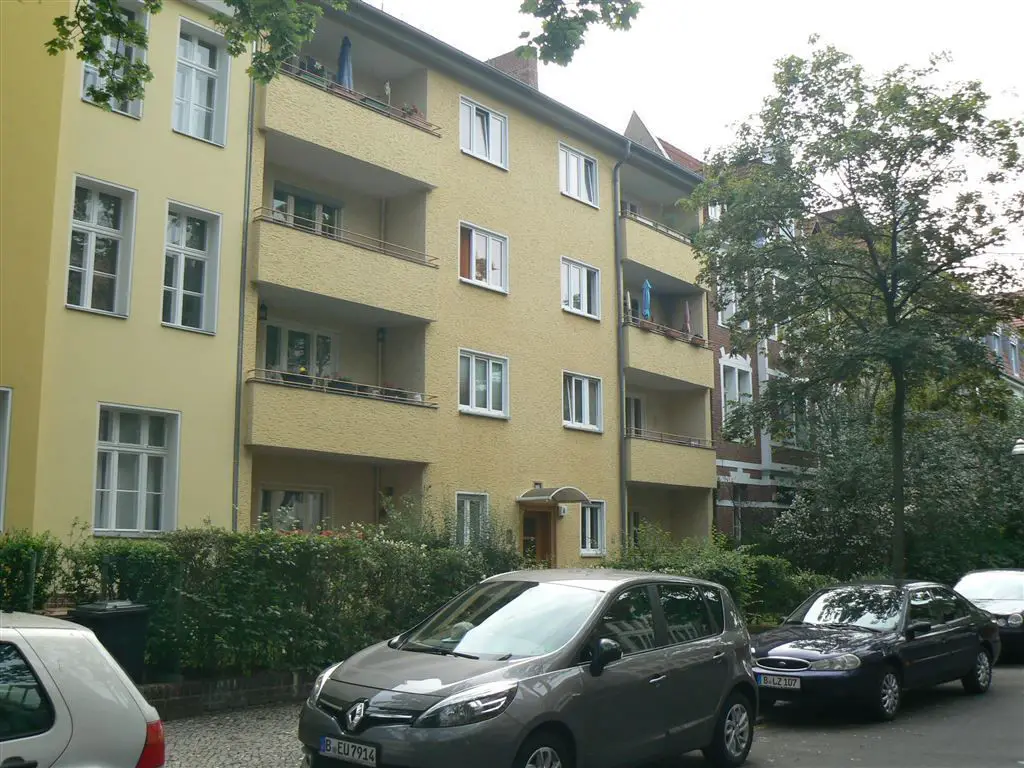 Front -- Aufgeteiltes Mehrfamilienhaus in grüner Lage - Borsigwalde