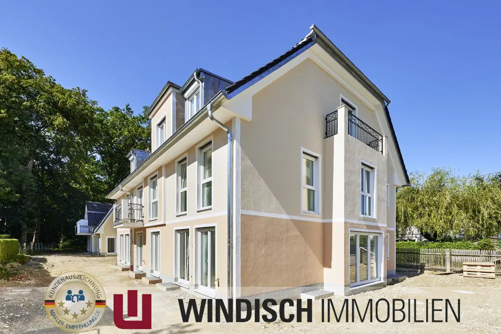 Aussenansicht Dreispänner -- WINDISCH Immobilien - elegante Reihenhäuser in bester Lage am Ortsrand von Allach - Haus 2
