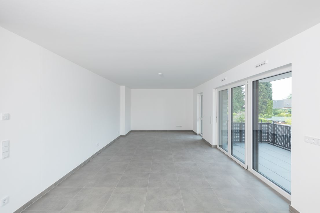 Wohnzimmer (Beispiel) -- Erstbezug Frühjahr 2021 - Moderne und hochwertige 3-Zimmer Wohnung in Berzdorf