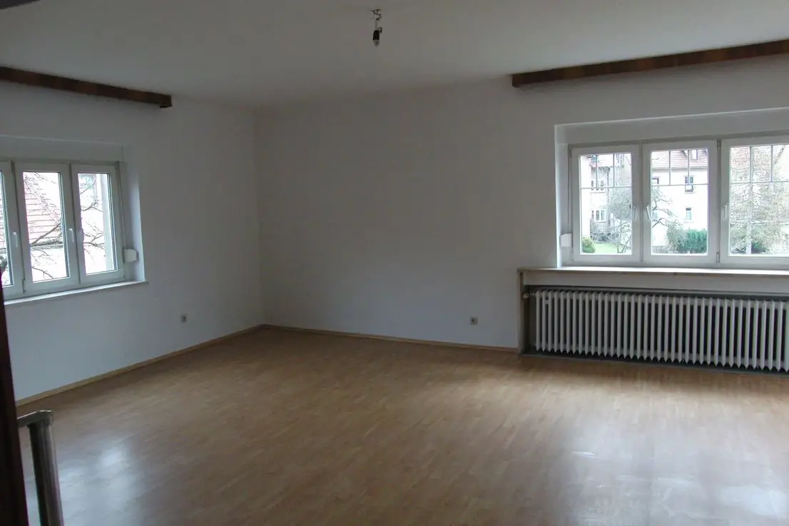 1_Wohnzimmer1 -- Großzügige 2-Raum-Wohnung im Zentrum von Steinbach-Hallenberg