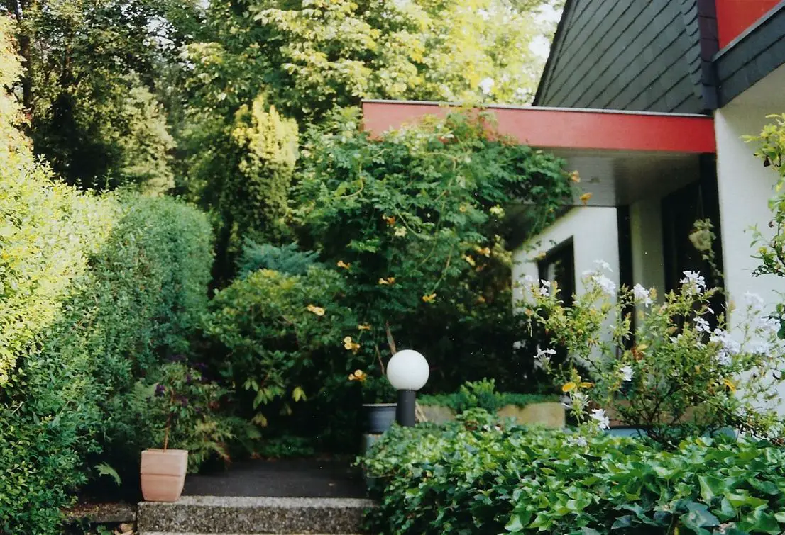 Eingangsbereich -- Großes freistehendes Einfamilienhaus mit sonnigem Gartengrundstück von Privat zu verkaufen