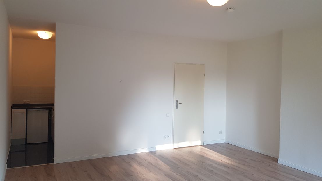 Wohnzimmer -- Ideal für Pendler- Attraktive 1-Zimmer-Wohnung in Alt Garbsen