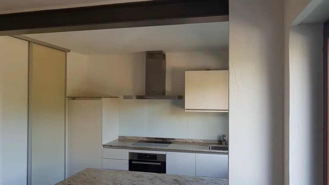 Küche 2 -- Erstbezug nach Sanierung mit Einbauküche und Balkon: exklusive 2,5-Zimmer-Wohnung in Müllheim