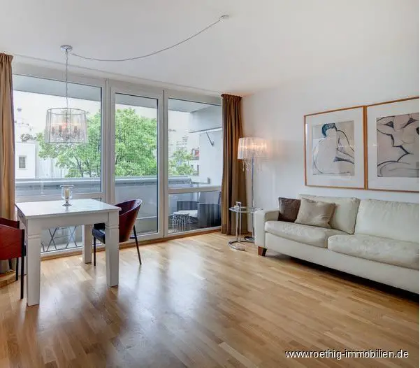 Wohn-/Schlafzimmer mit kleinem -- Maxvorstadt! Helles, ruhiges Appartement mit Balkon zum Innenhof und Duplex-Stellplatz in Uninähe!