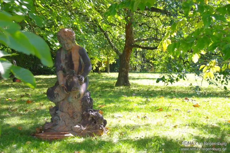 Garten -- Refugium! - Exklusives Einfamilienhaus mit sonniger parkähnlicher Gartenanlage