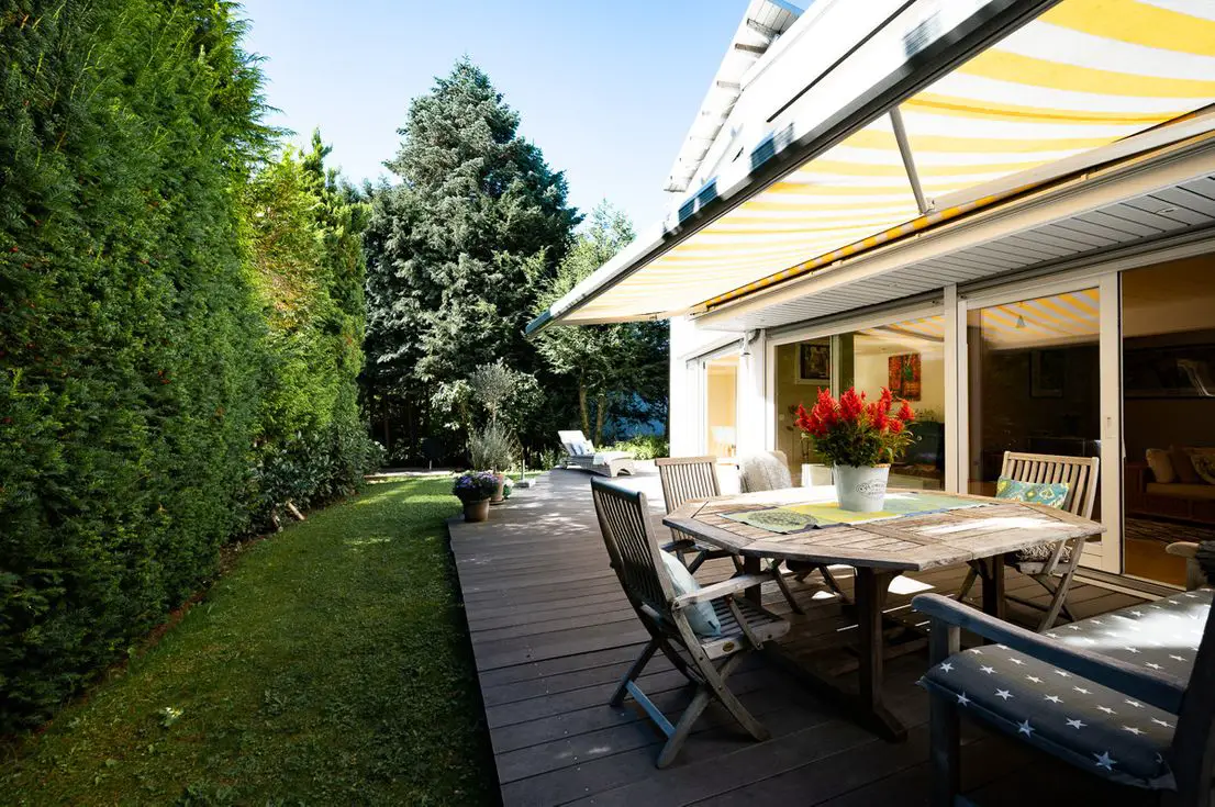 Terrasse und Garten -- Schöner Wohnen in bester Taunuslage