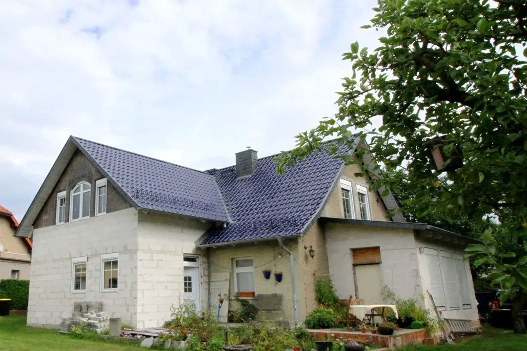 Hofseite - Quergiebel -- Einfamilienhaus ca.250m² mit Nebenhaus ca. 125m² Fläche in Rheinsberg