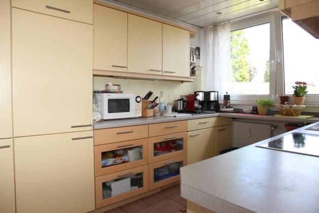 Küche -- Helle und moderne 2,5 Zi. DG Wohnung mit Balkon