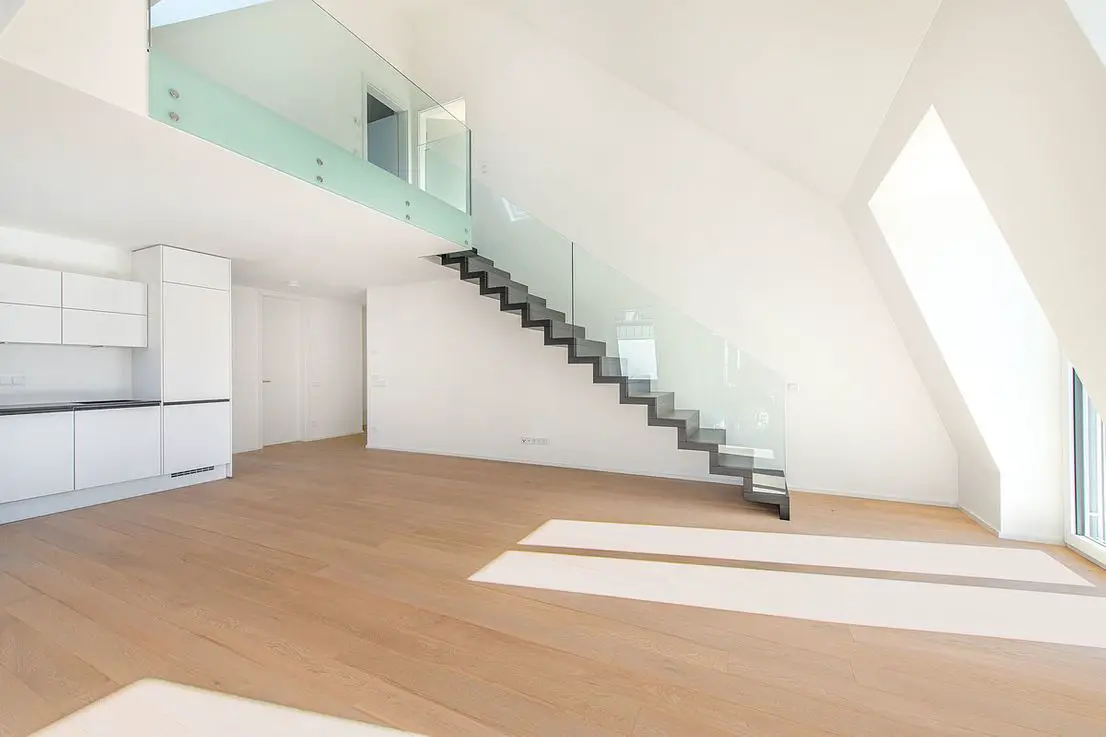 Heller, offener Wohnbereich (M -- Großzügige 3,5-Zimmer-Maisonette-Wohnung mit Balkonen zum Erstbezug