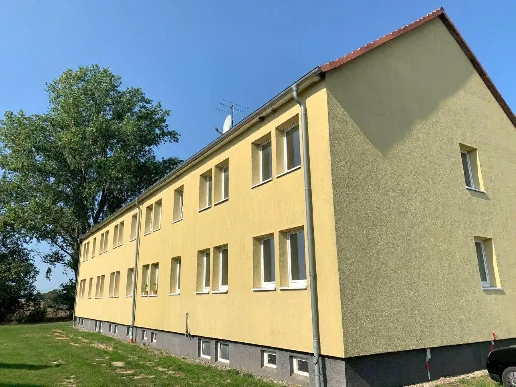Hausansicht -- 3-Raum Wohnung in Groß Schwiesow -382-