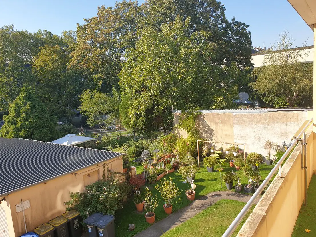 Blick Garten -- Ruhig, hell und frisch renoviert. Schöner Wohnen in Wanheimerort