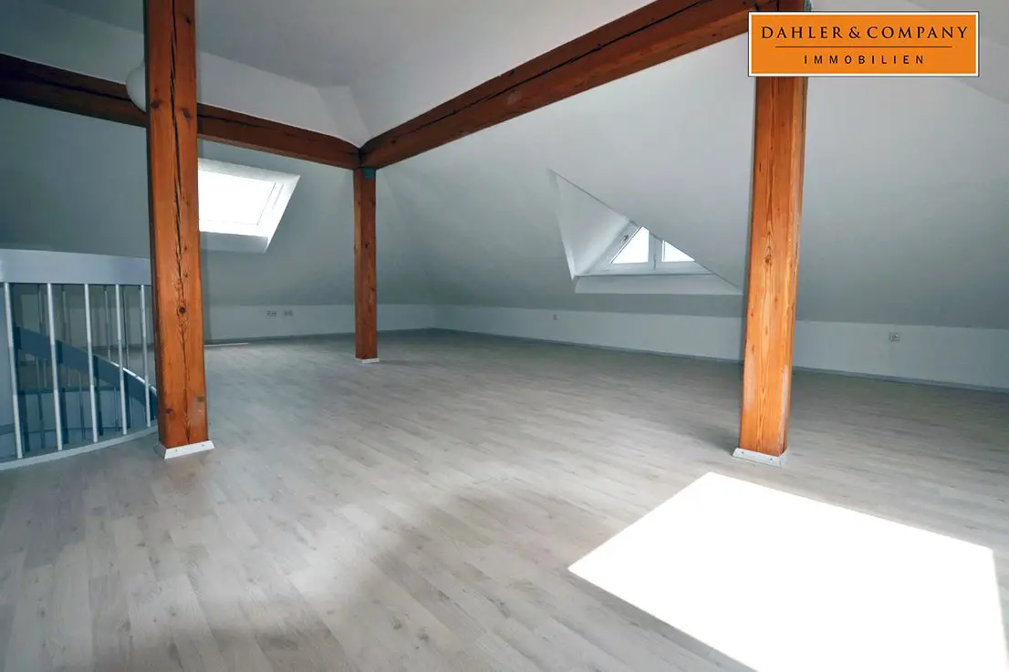offener Raum -- Großzügige Maisonette-Dachwohnung zum Wohnen und Arbeiten