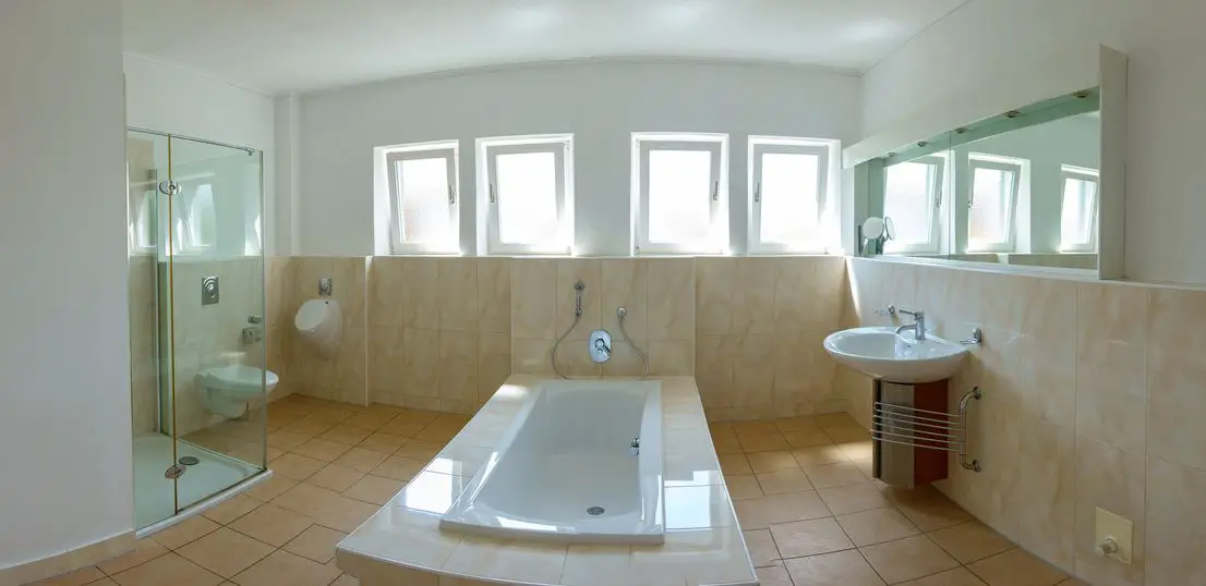 Badezimmer -- 2 Familienhaus in Premiumlage mit schönem Garten