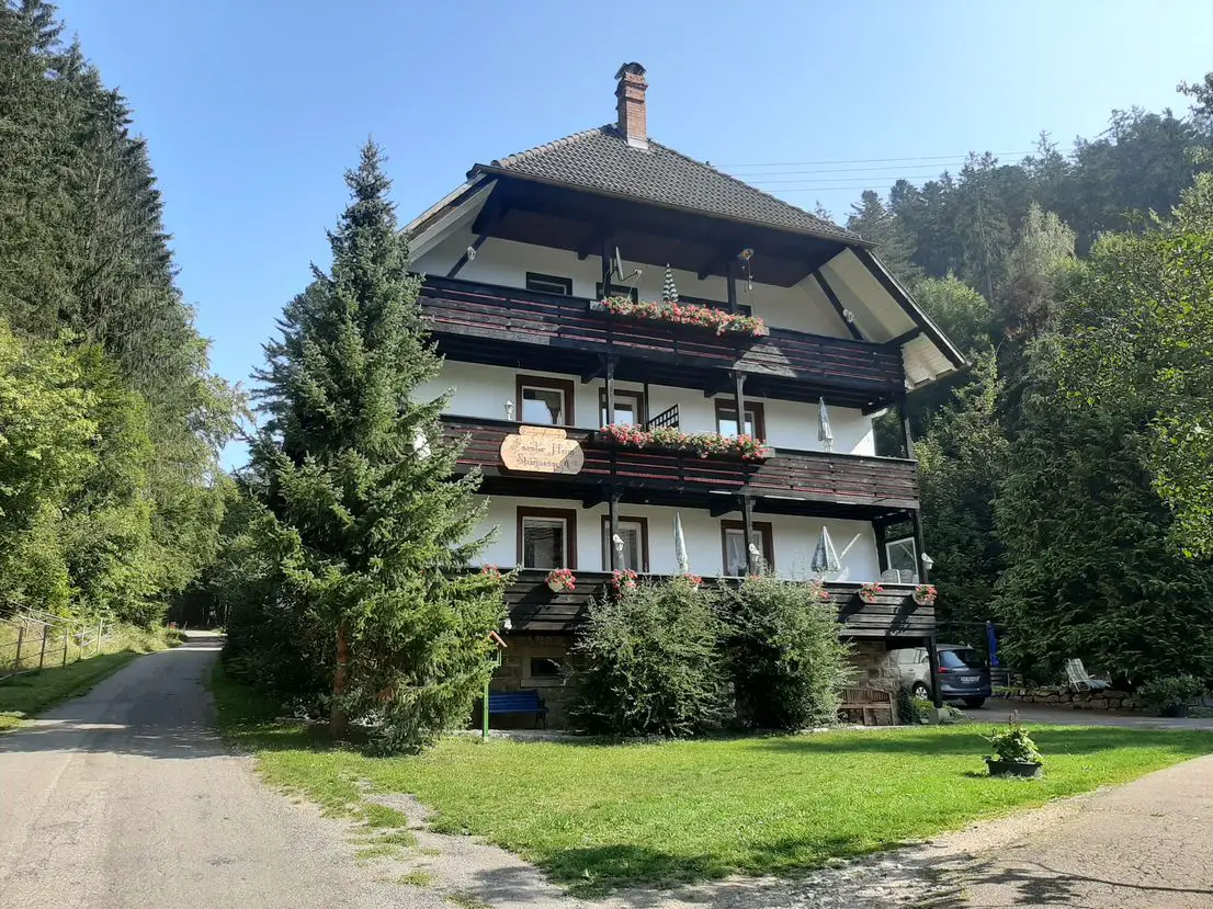 20200917_120722 -- Schönes Schwarzwaldhaus mit 4 Wohnungen in Bonndorf im Schwarzwald, Kreis Waldshut