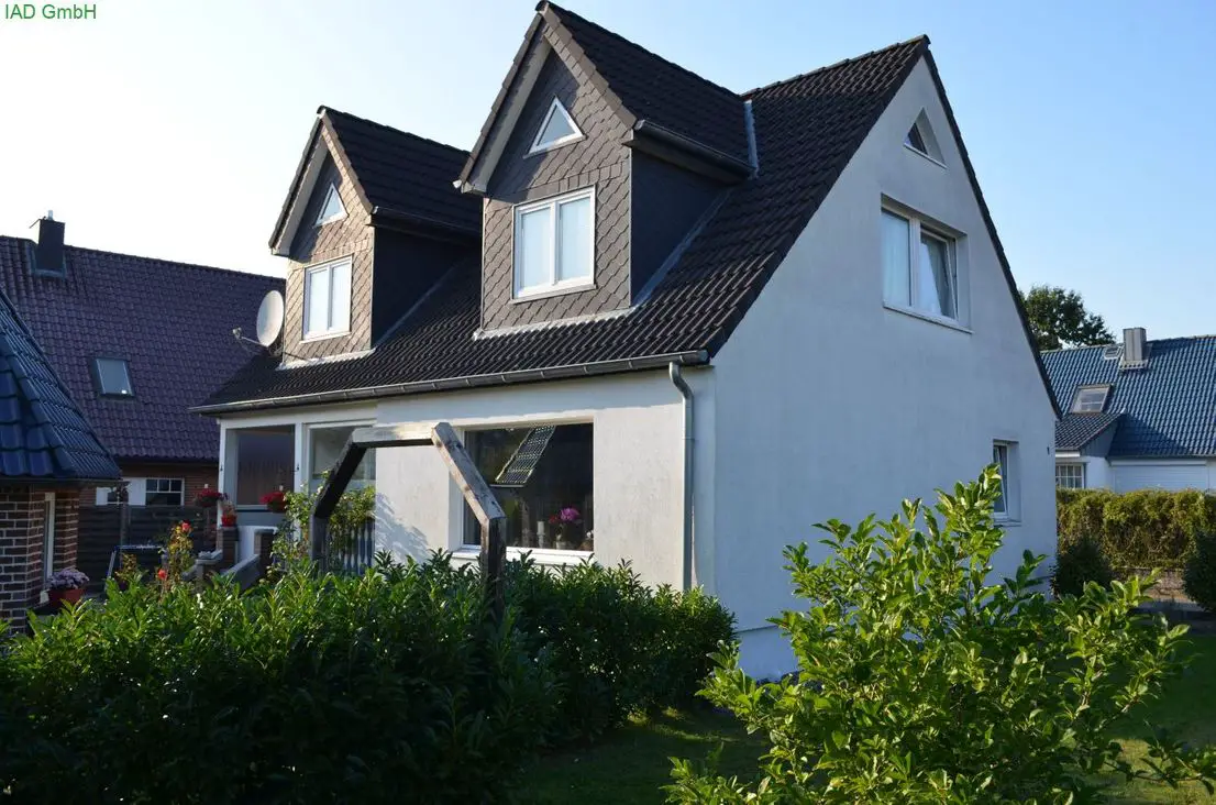Seitenblick -- großes Familienhaus in Nord-Ostsee-Kanalnähe bietet viele Möglichkeiten