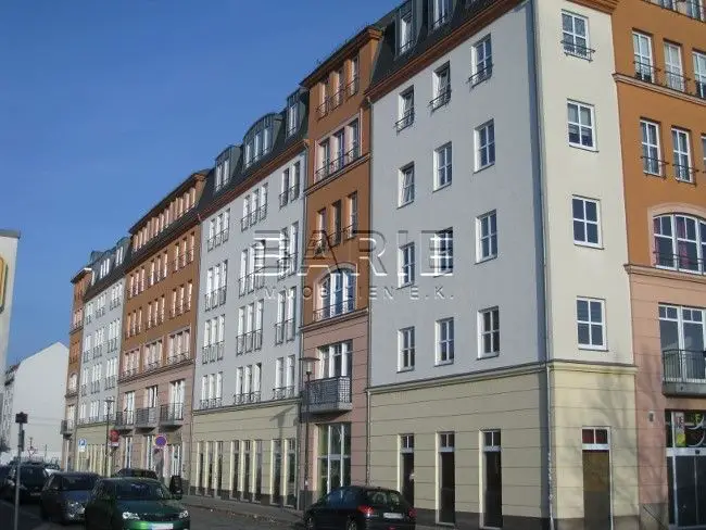 Außenansicht -- Schöne Neubau Wohnung mit Lift und sonnigem Laubengang - zentrale Lage in Dresden
