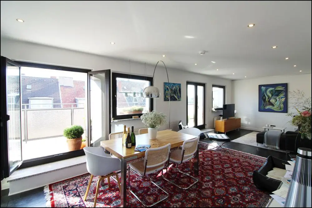 Wohnzimmer -- Attraktive 3-Zimmer-Wohnung mit Dachterrasse in Düsseldorf - Unterbilk
