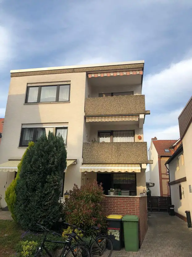 Hausansicht -- Komplett renovierte freundliche 3-Zimmer-Wohnung in ruhiger Altstadtlage OF-Bürgel