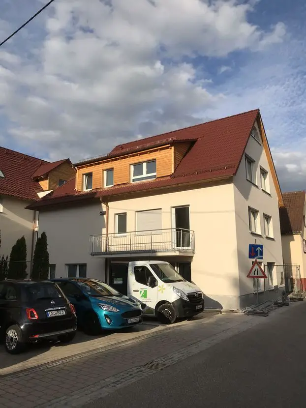 Hausansicht -- Exklusive 3-Zimmer-Wohnung mit EBK und Balkon in Rutesheim