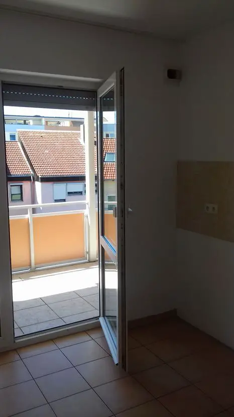 Küche -- Exklusive, sanierte 3-Zimmer-Wohnung mit Balkon in Würzburg