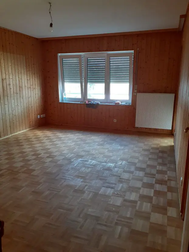 Wohnzimmer -- Exklusive, sanierte 3-Zimmer-Wohnung mit Balkon in Würzburg