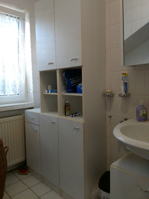 badschränke -- Stilvolle, gepflegte 2-Zimmer-DG-Wohnung mit EBK in Kronberg