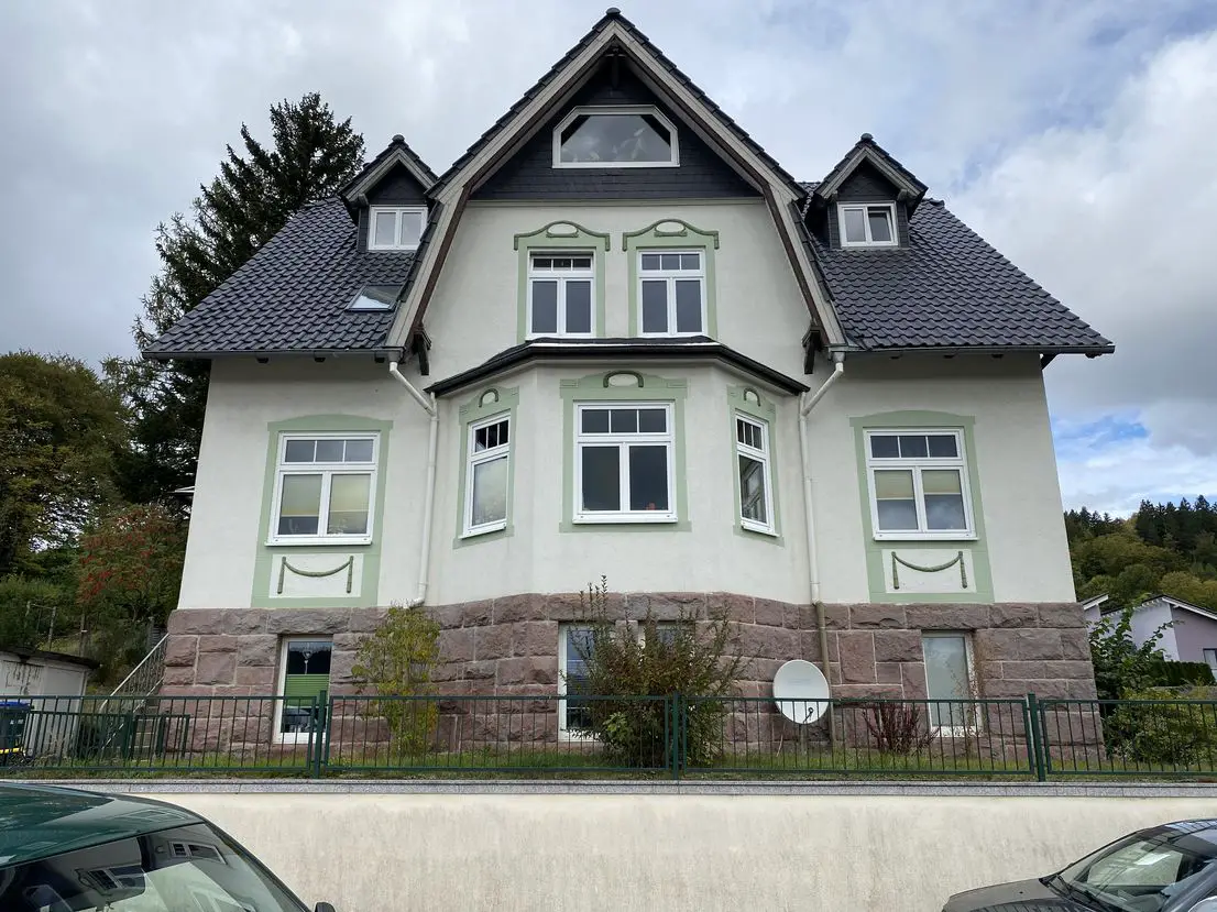 Hausansicht -- Ersteinzug nach Sanierung: 4-Zimmer Wohnung mit Aussicht Zella-Mehlis, Kreis Schmalkalden-Meiningen