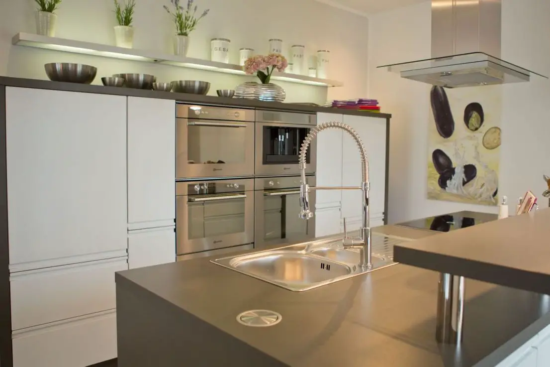 Küche -- Sehr günstig bauen, durch 2 Doppelhaushälften in Einem, ideal zur Vermietung !