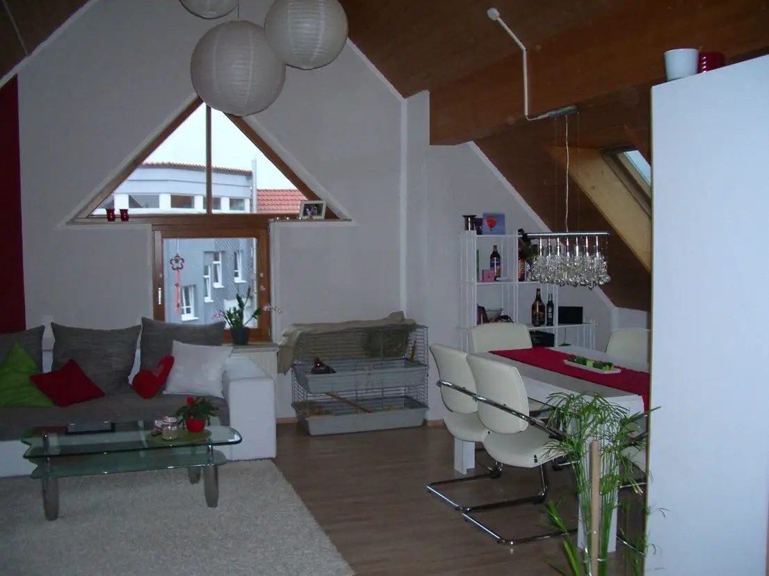 80 -- Gepflegte 3-Zimmer-DG-Wohnung mit EBK in Meßstetten