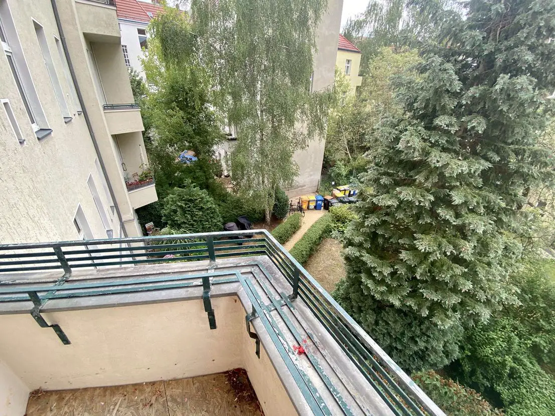 Balkon zum Hof -- NUR 3,57% PROVISION - BELIEBTER ALTBAU MIT BALKON & LOGGIA - BEZUGSFREI