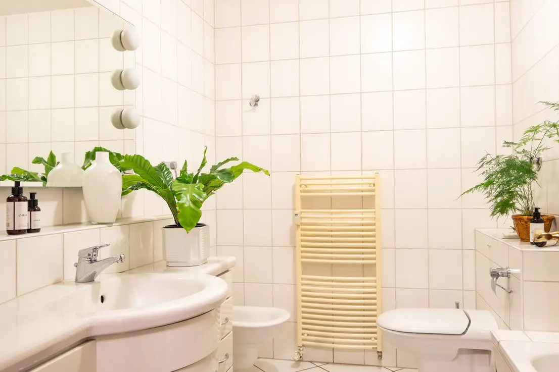 Badezimmer -- Charmante Gartenwohnung in Düsseltal