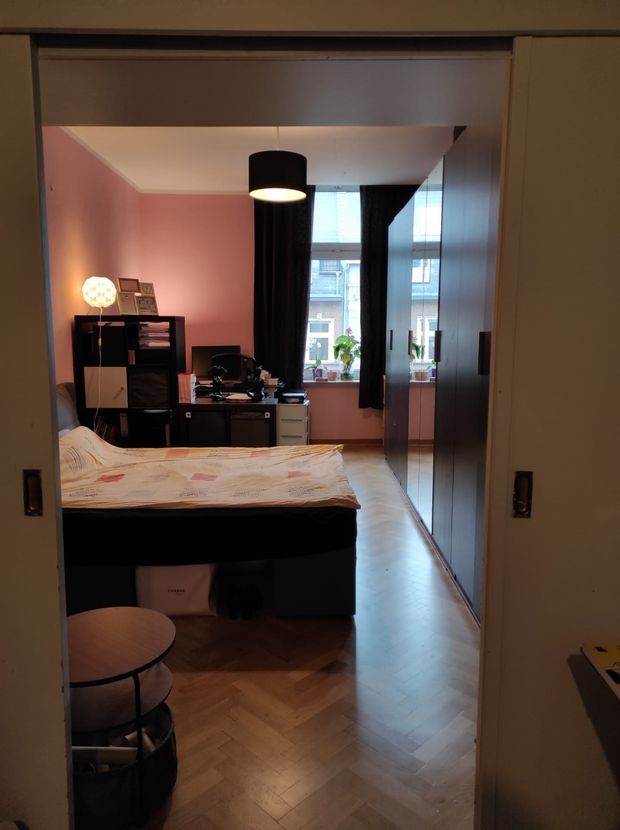 13 -- Schöne, gepflegte 4-Zimmer-Wohnung mit 2 Balkonen in Düsseldorf