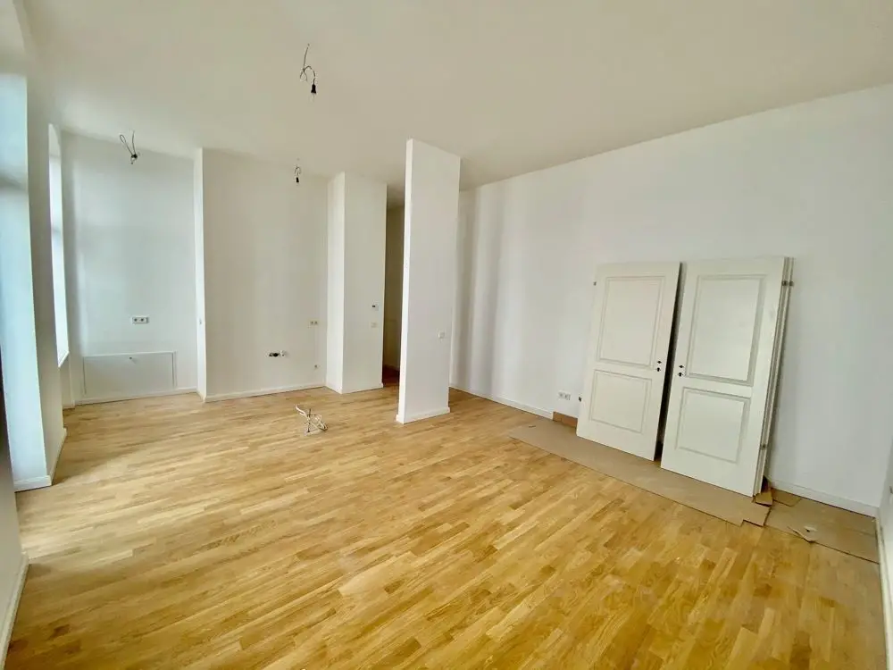 Wohnküche -- Erstbezug nach Sanierung: 2-Zi-Altbau-Whg im Erdgeschoss zum Innenhof mit Terrasse und ca. 61m²
