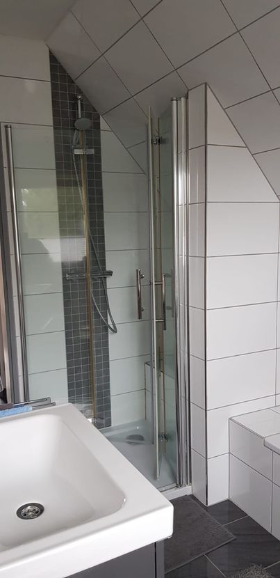 Badezimmer -- Schöne Doppelhaushälfte, innen neuwertig, zentral in Mettingen