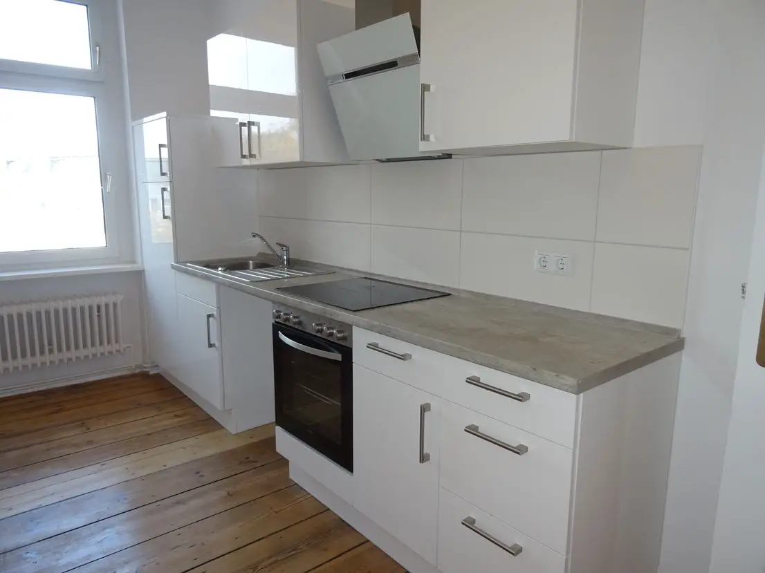 Küche mit Einbauküche -- *NEU* 3er-WG-geeignete Wohnung mit Balkon und Einbauküche in Wittenau (Reinickendorf)