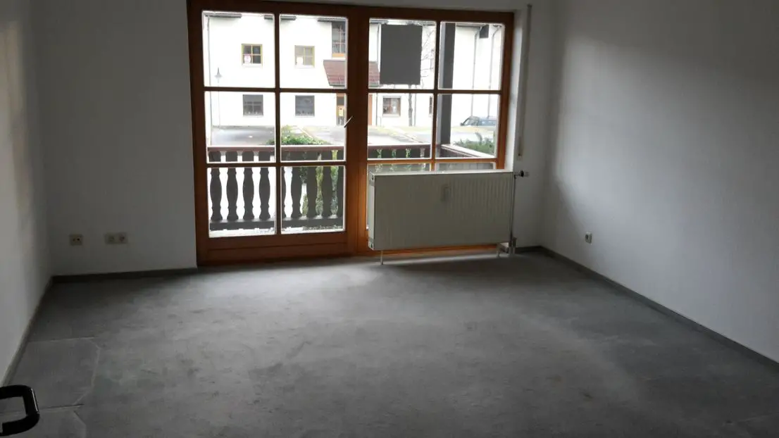 20151217_143700 -- Modernisierte Wohnung mit drei Zimmern und Balkon in Leuna/Günthersdorf