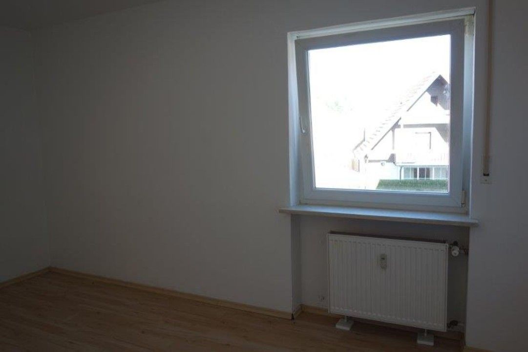 Schlafzimmer 1 -- 5 min. nach Mühldorf: 3 Zimmer ETW m. Balkon, Stellplatz und Garage