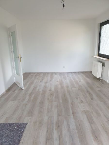 Zimmer -- Neuwertige 1-Raum-Wohnung mit Balkon und EBK in München-Obergiesing