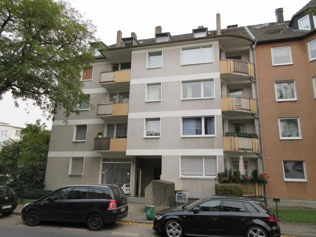 Hausansicht -- Helle, komplett sanierte 4-Zimmer-Wohnung in Flingern-Nord sucht neue Mieter !