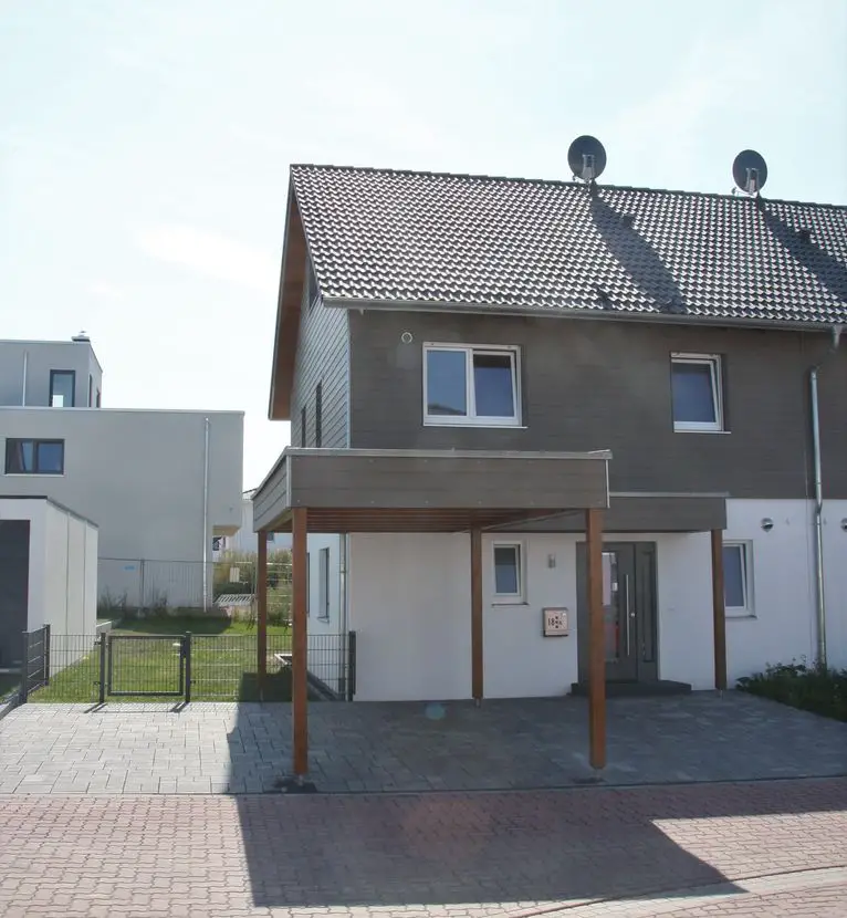 Doppelhaushälfte -- Neubau Doppelhaushälfte mit fünf Zimmer (Allergiker geeignet) in Niddatal-Ilbenstadt (Wetteraukreis)