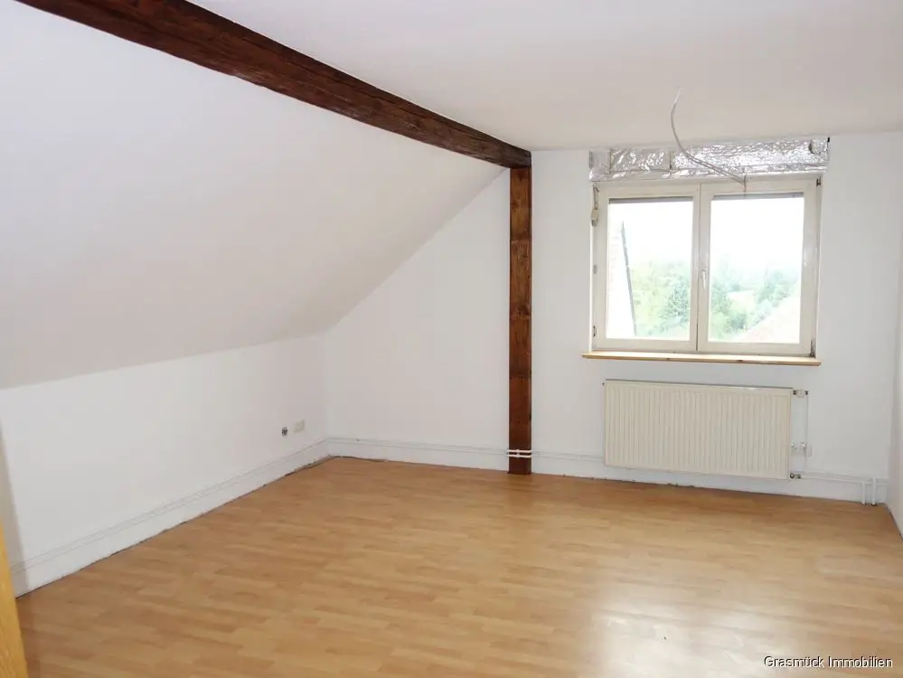 Wohnzimmer -- Großzügige 3-Zimmer Wohnung in Nidderau-Ostheim zu vermieten - frei ab 01.11.2020