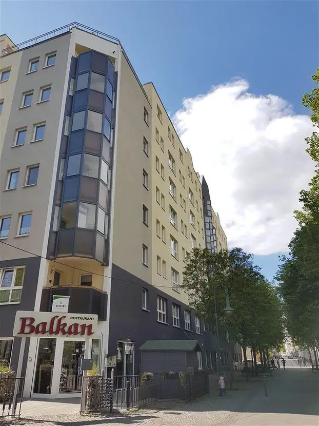 20200505_141347 -- Wohnen in der City! Zwei Zimmer mit Balkon nahe Hasselbachplatz!